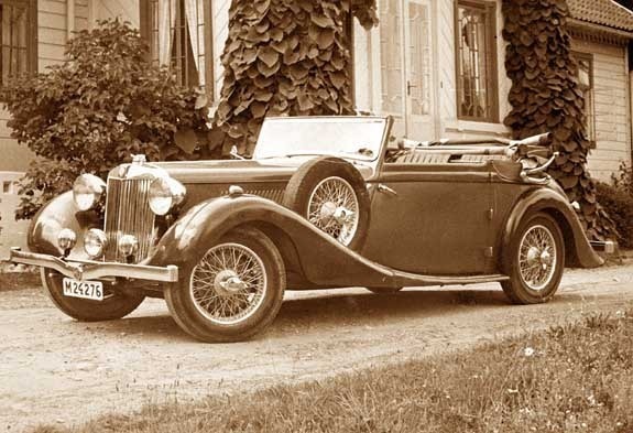 <I> Denna M.G. WA Tickford Drophead Coupé 1939, ägdes på 50-talet av Walle Smedberg, Röstånga. Bilen exporterades till USA på 50-talet, men finns idag i Holland. © Walle Smedberg</I>