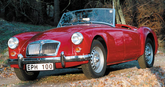 <I> Artikelfrfattaren Tommy Ollars fina och ovanliga MGA 1600 MkII de Luxe Roadster 1961.  Tommy Ollars</I>